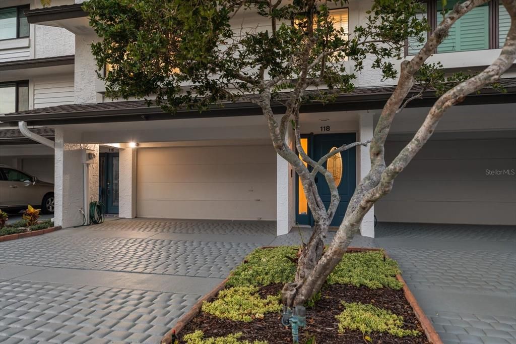 En Venta: $1,050,000 (3 camas, 3 baños, 2150 Pies cuadrados)