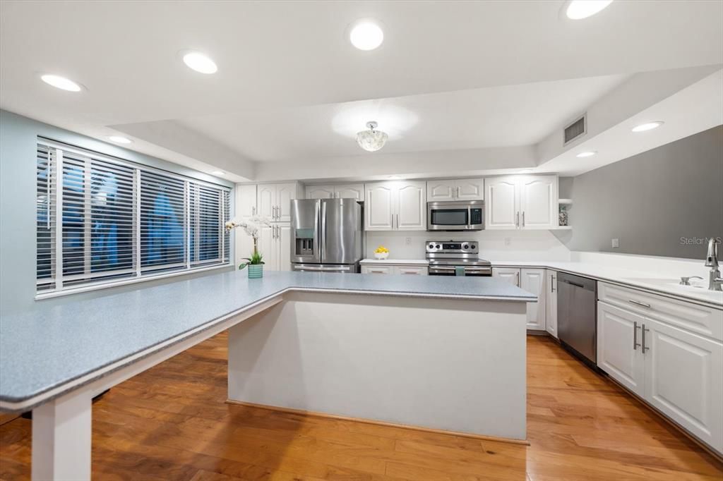 En Venta: $1,050,000 (3 camas, 3 baños, 2150 Pies cuadrados)