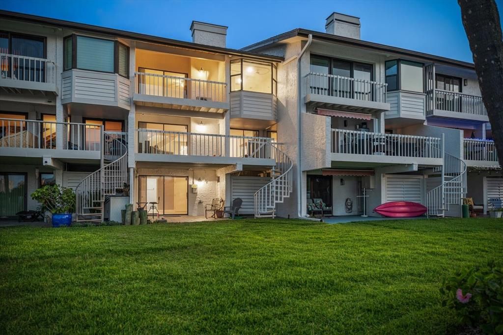 En Venta: $1,050,000 (3 camas, 3 baños, 2150 Pies cuadrados)