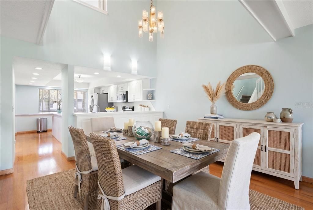 En Venta: $1,050,000 (3 camas, 3 baños, 2150 Pies cuadrados)