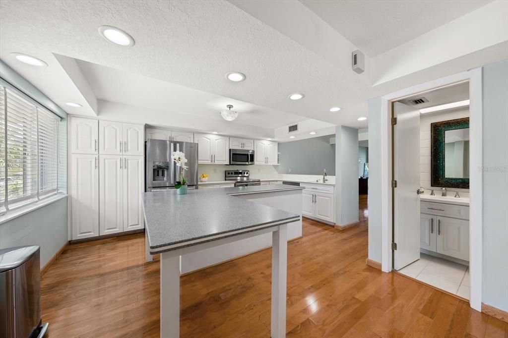 En Venta: $1,050,000 (3 camas, 3 baños, 2150 Pies cuadrados)