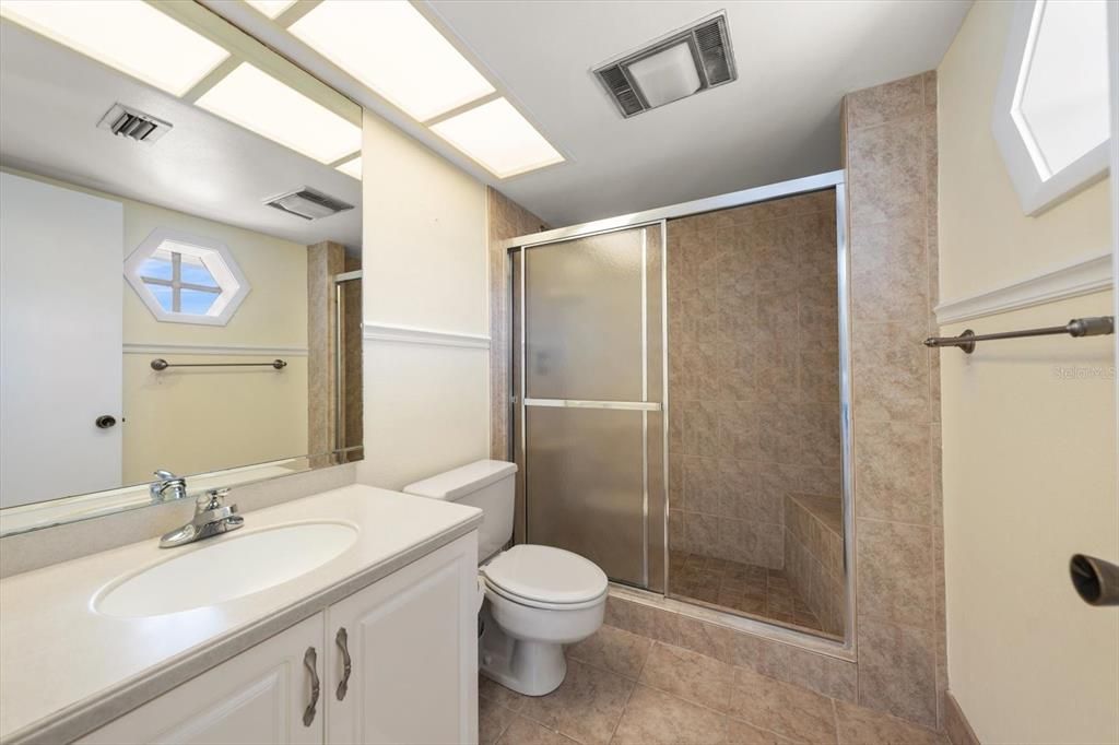 En Venta: $1,050,000 (3 camas, 3 baños, 2150 Pies cuadrados)