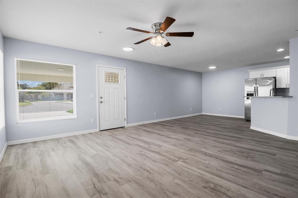 For Sale: $180,900 (2 beds, 2 baths, 1195 Square Feet)