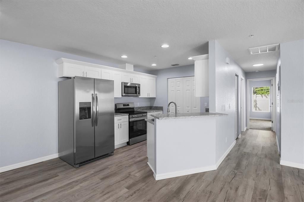 For Sale: $180,900 (2 beds, 2 baths, 1195 Square Feet)