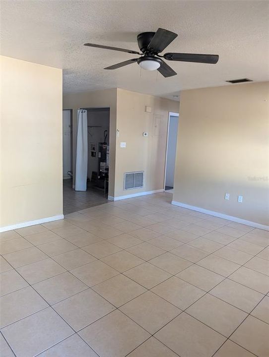For Rent: $1,275 (3 beds, 2 baths, 1872 Square Feet)