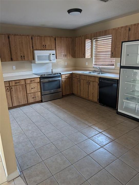 For Rent: $1,275 (3 beds, 2 baths, 1872 Square Feet)