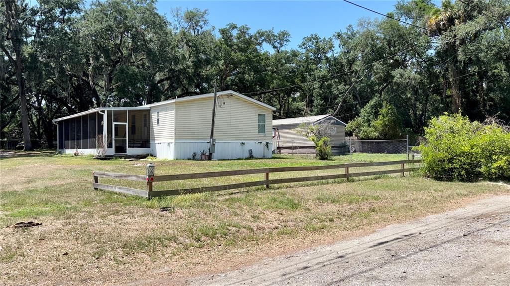 For Rent: $1,250 (1 beds, 1 baths, 1512 Square Feet)