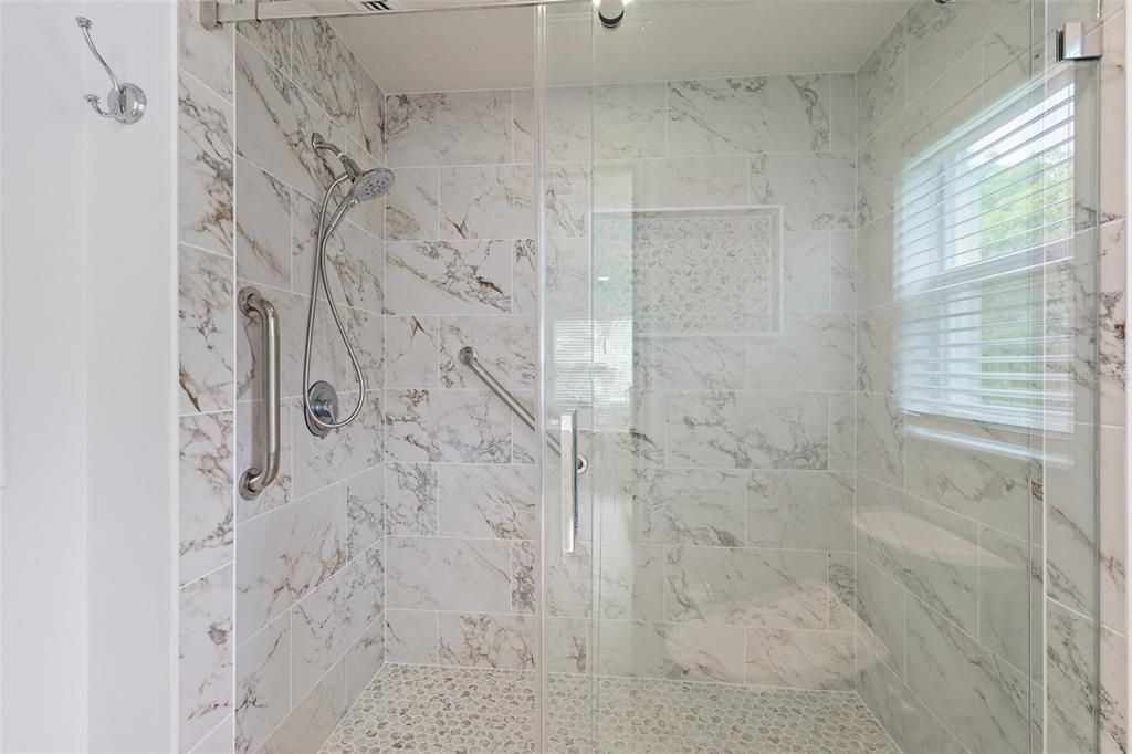 For Sale: $325,000 (3 beds, 2 baths, 1562 Square Feet)
