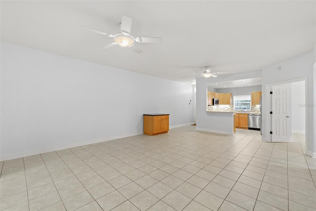 For Sale: $325,000 (3 beds, 2 baths, 1562 Square Feet)
