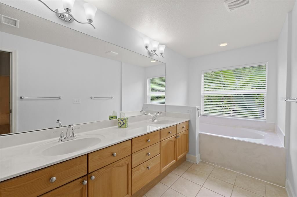 For Sale: $325,000 (3 beds, 2 baths, 1562 Square Feet)