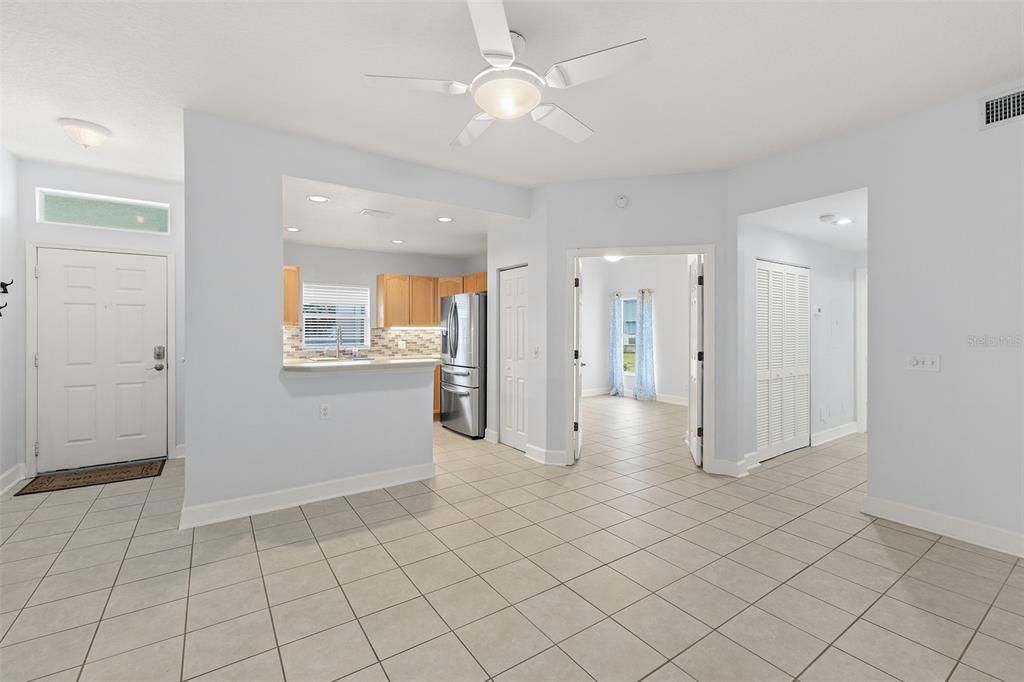 For Sale: $325,000 (3 beds, 2 baths, 1562 Square Feet)