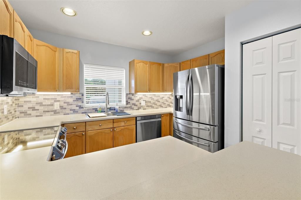 For Sale: $325,000 (3 beds, 2 baths, 1562 Square Feet)