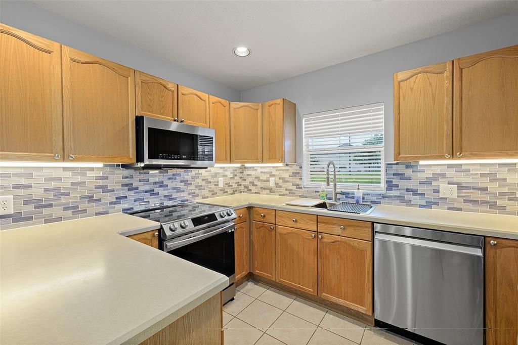 For Sale: $325,000 (3 beds, 2 baths, 1562 Square Feet)