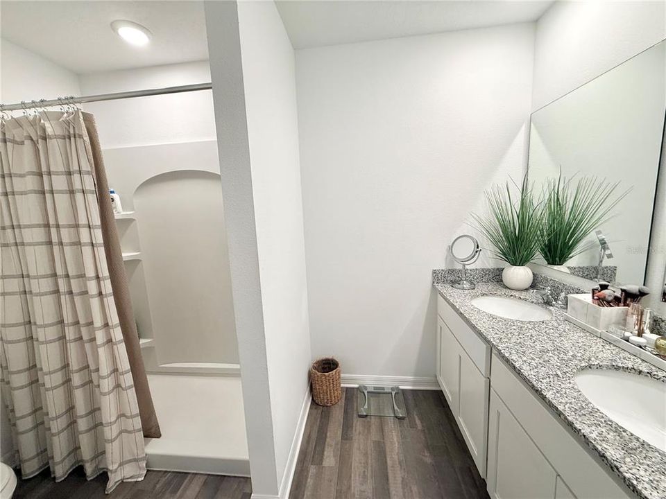 For Sale: $259,900 (3 beds, 2 baths, 1263 Square Feet)
