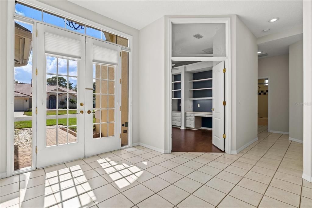 合同活跃: $570,000 (3 贝兹, 2 浴室, 2304 平方英尺)