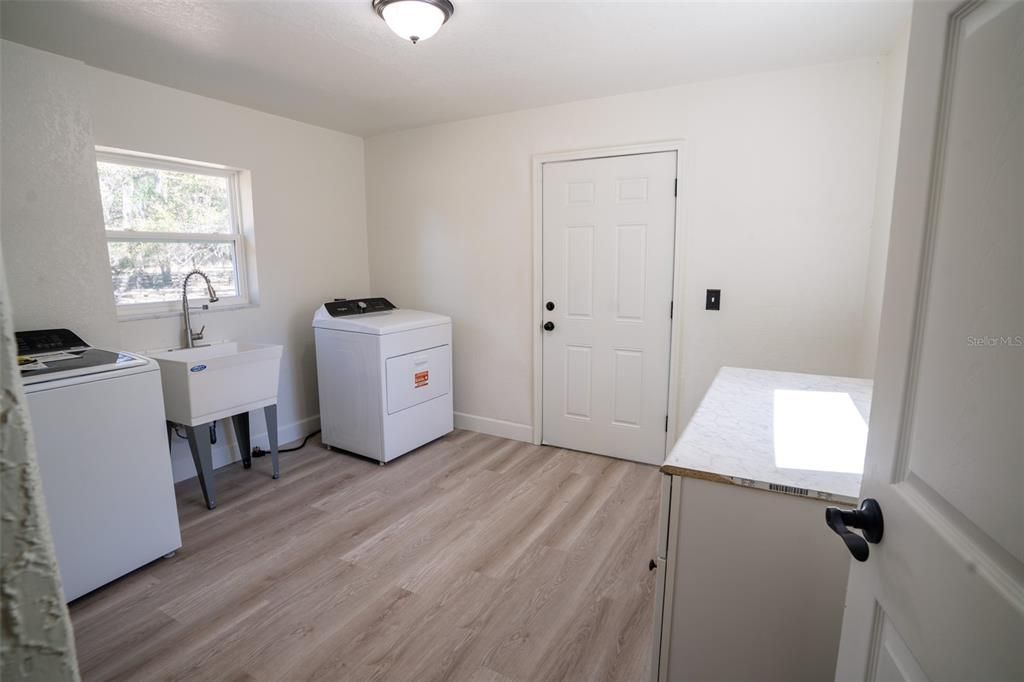 For Sale: $690,000 (4 beds, 3 baths, 2520 Square Feet)