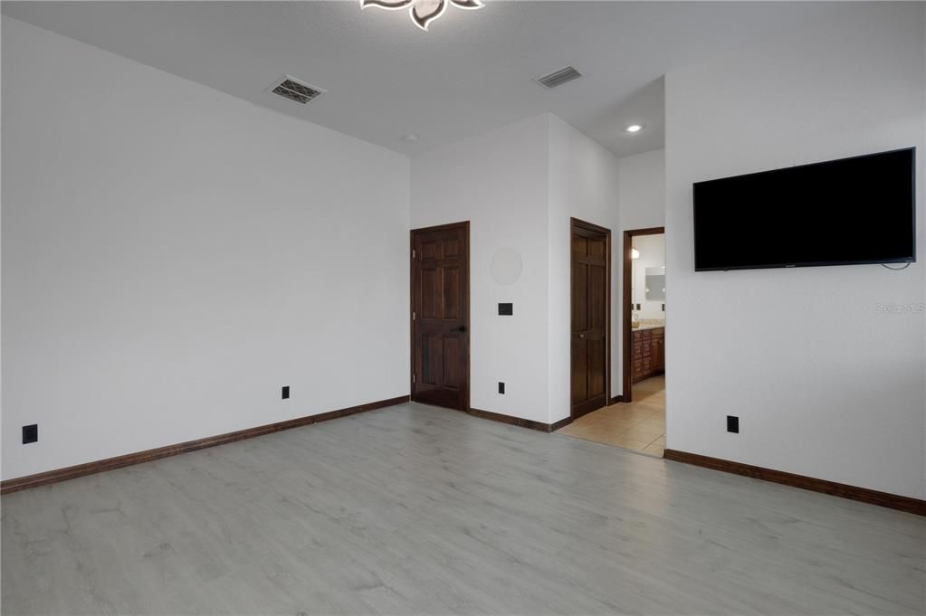 For Sale: $1,195,000 (4 beds, 3 baths, 4139 Square Feet)