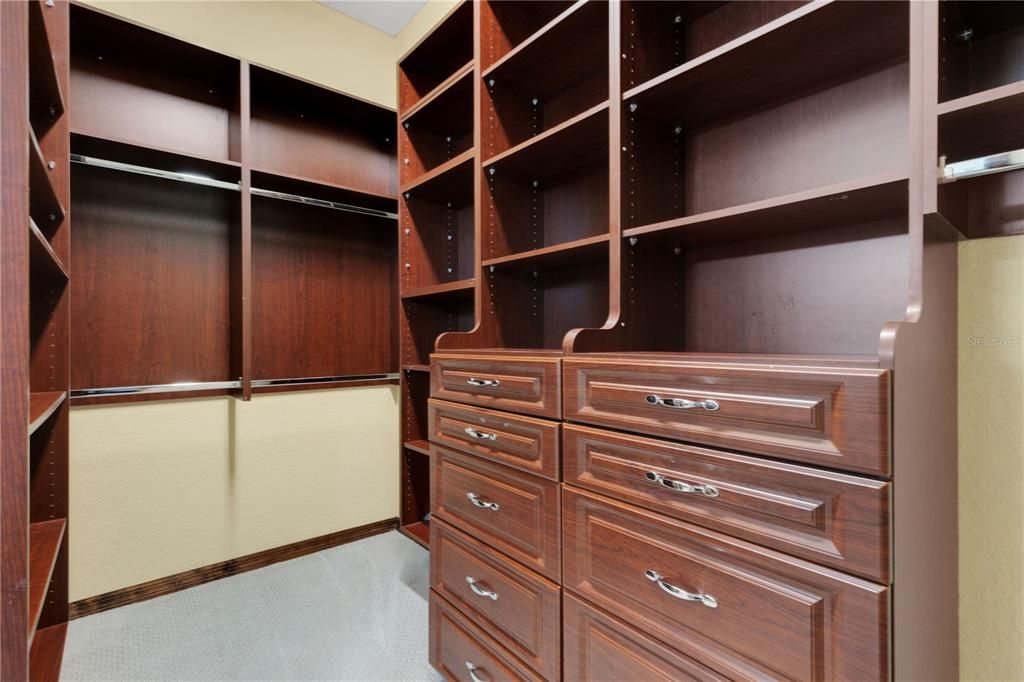 For Sale: $1,195,000 (4 beds, 3 baths, 4139 Square Feet)