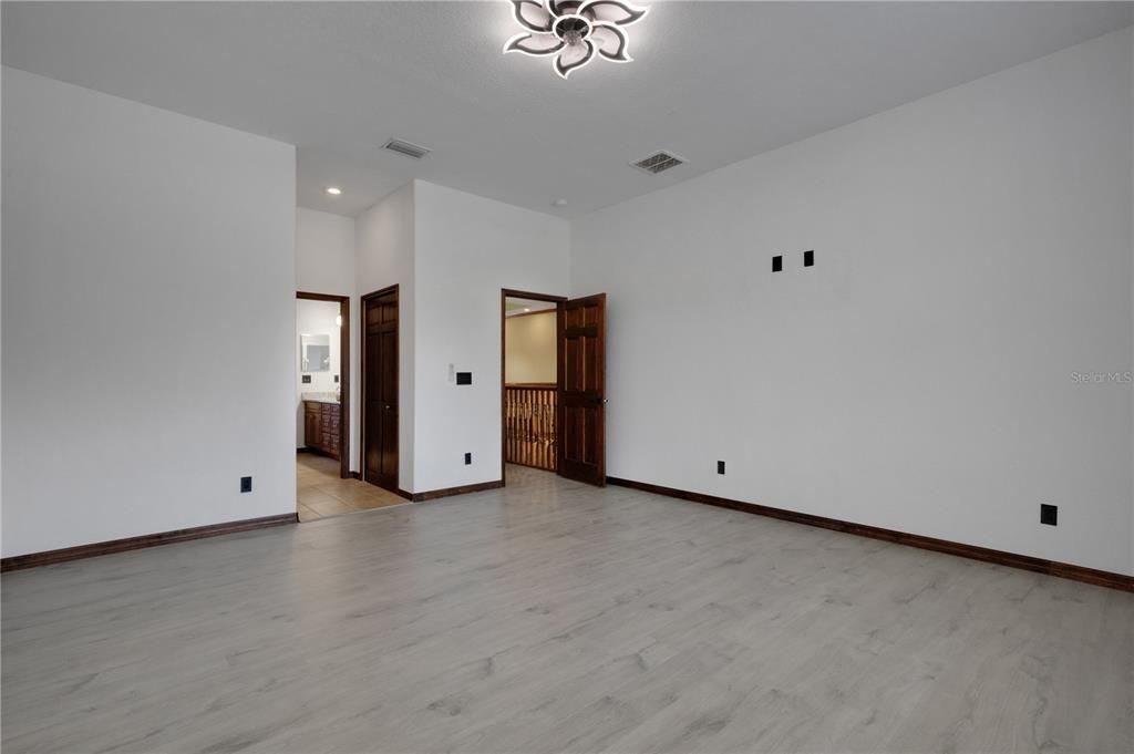 For Sale: $1,195,000 (4 beds, 3 baths, 4139 Square Feet)