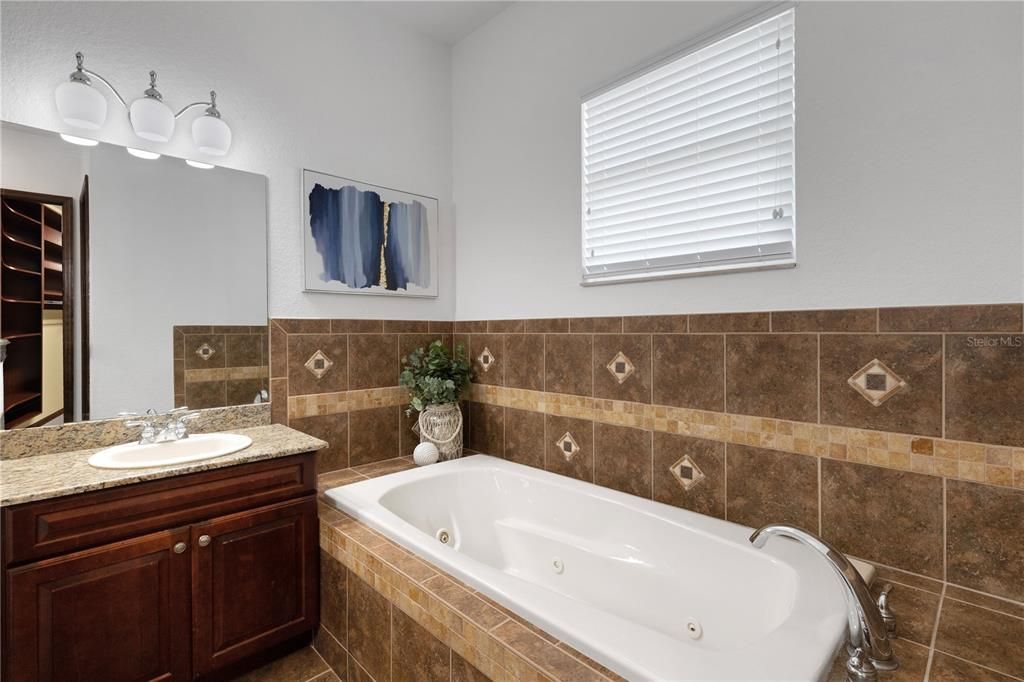 For Sale: $1,195,000 (4 beds, 3 baths, 4139 Square Feet)