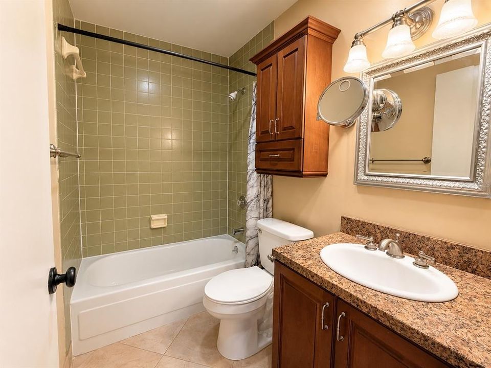 В аренду: $1,800 (2 спален, 1 ванн, 999 Квадратных фут)