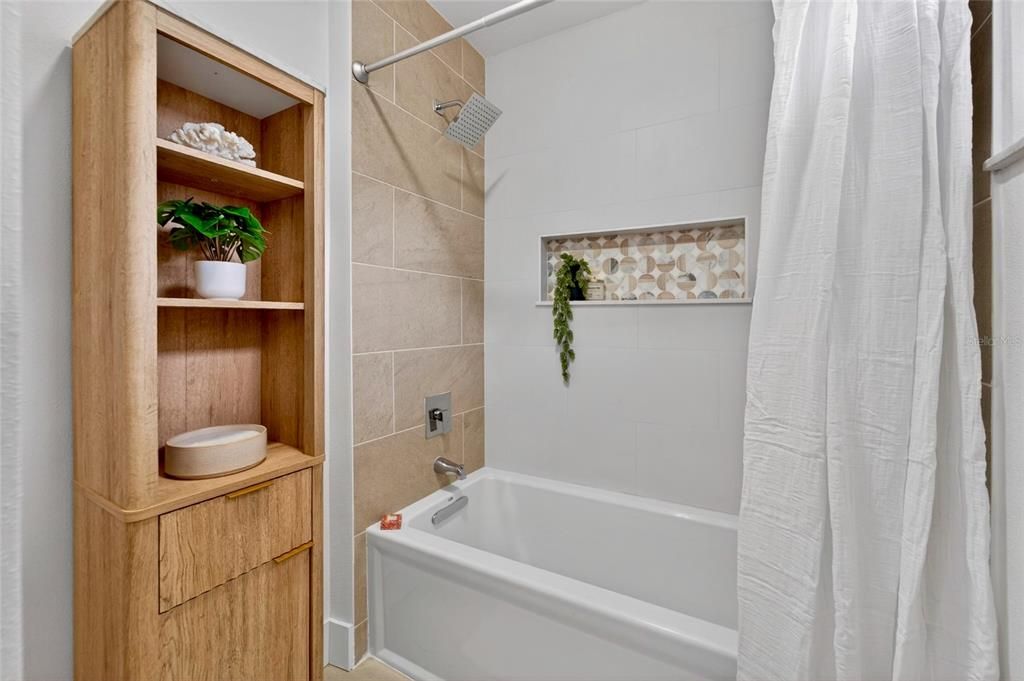 Под контрактом: $525,000 (3 спален, 2 ванн, 1206 Квадратных фут)