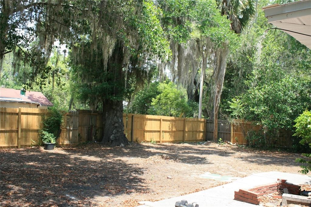 For Sale: $539,950 (5 beds, 3 baths, 2000 Square Feet)