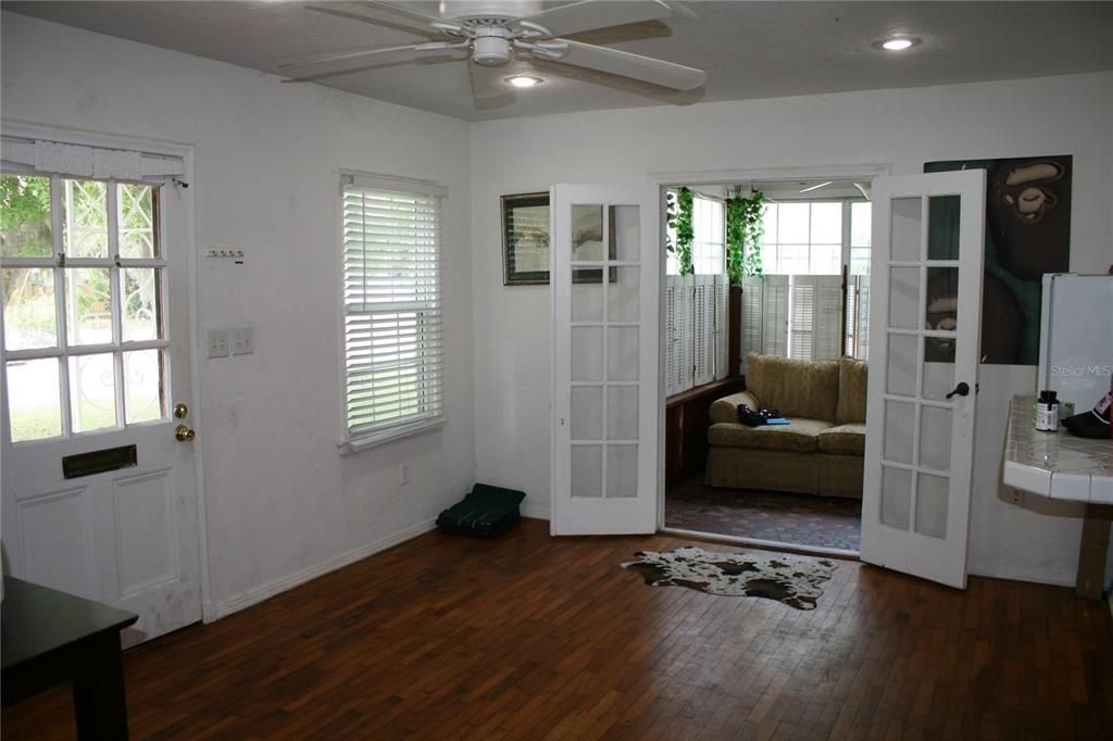 For Sale: $539,950 (5 beds, 3 baths, 2000 Square Feet)