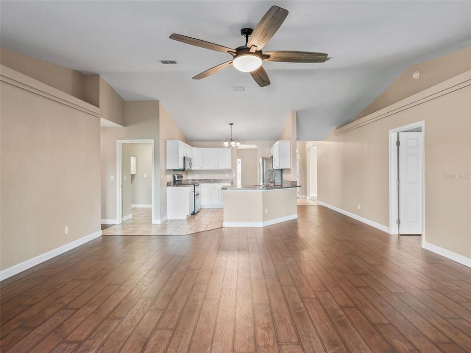 En Venta: $399,000 (3 camas, 2 baños, 1818 Pies cuadrados)