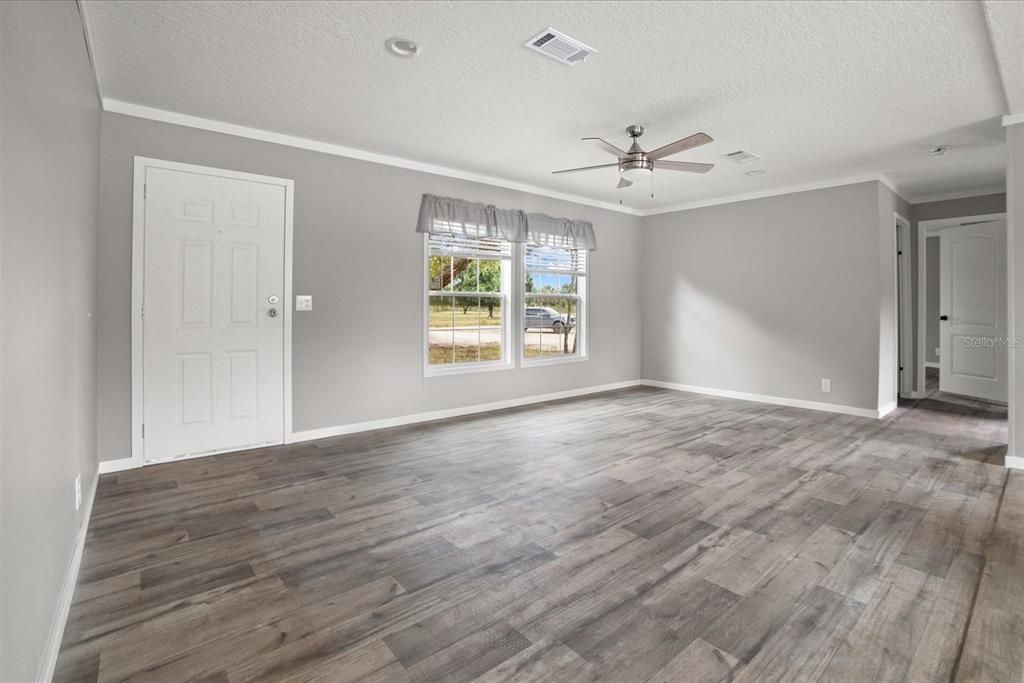For Sale: $269,975 (3 beds, 2 baths, 1369 Square Feet)