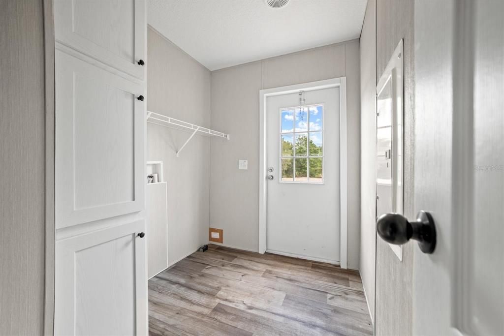 For Sale: $269,975 (3 beds, 2 baths, 1369 Square Feet)