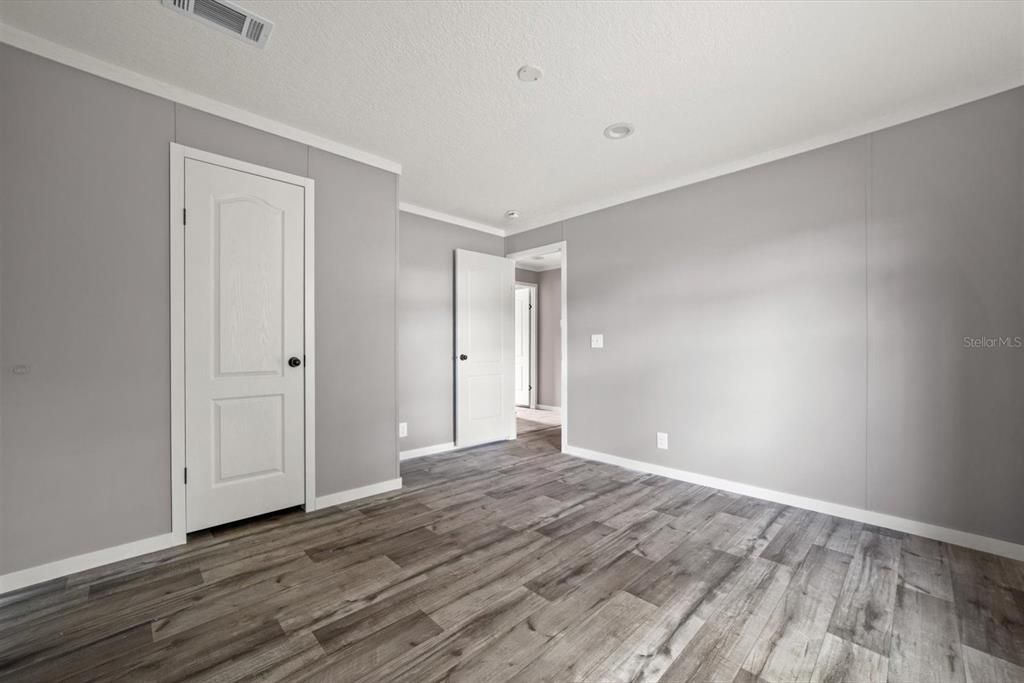 For Sale: $269,975 (3 beds, 2 baths, 1369 Square Feet)