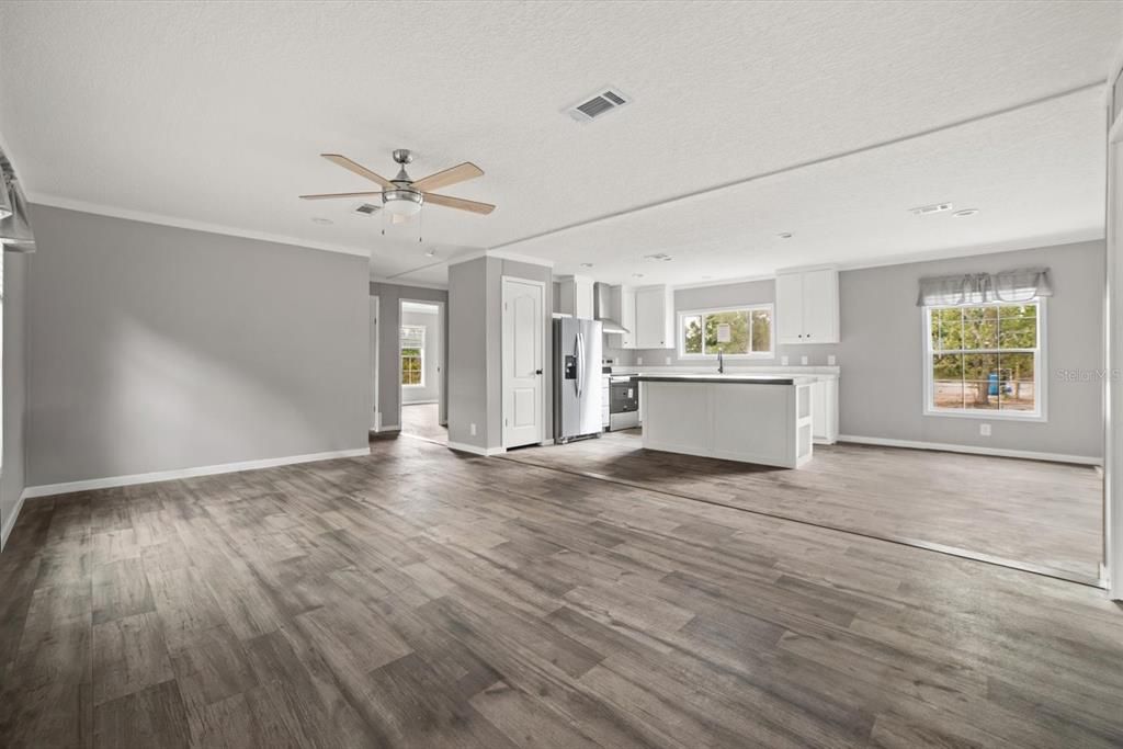 For Sale: $269,975 (3 beds, 2 baths, 1369 Square Feet)