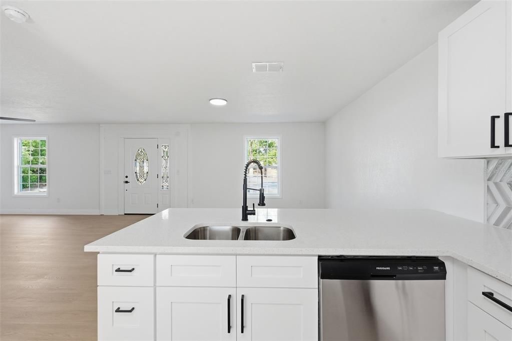 For Sale: $314,000 (4 beds, 3 baths, 1916 Square Feet)