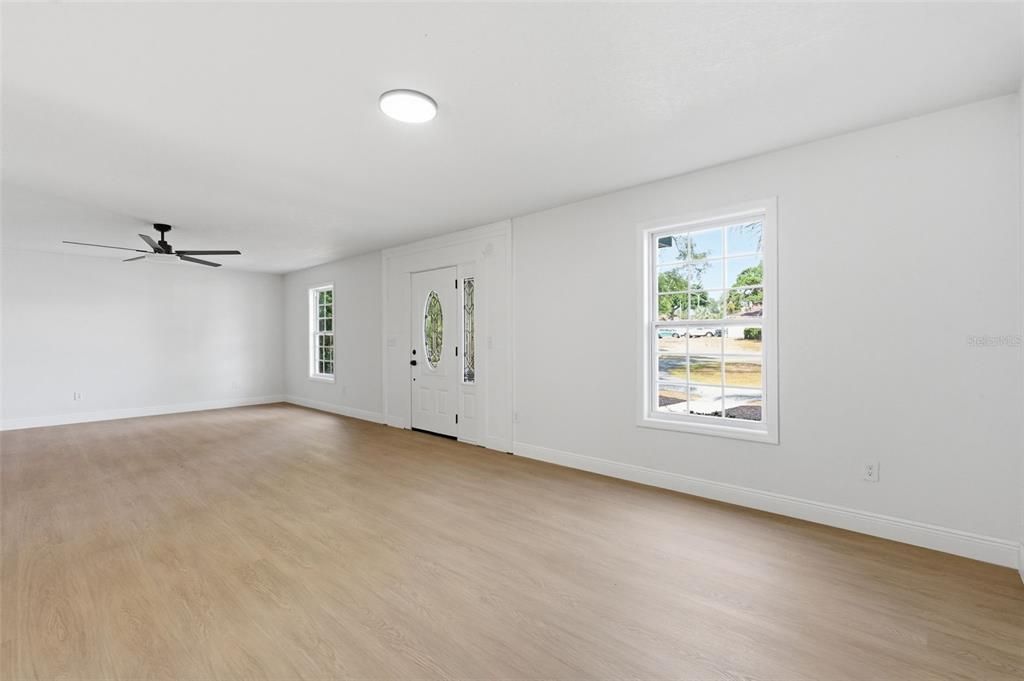 For Sale: $314,000 (4 beds, 3 baths, 1916 Square Feet)