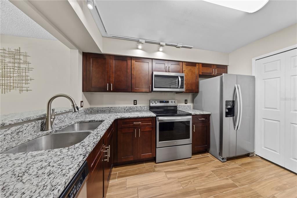 For Sale: $294,900 (3 beds, 2 baths, 1344 Square Feet)
