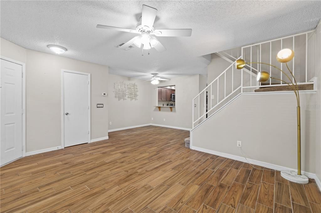For Sale: $294,900 (3 beds, 2 baths, 1344 Square Feet)