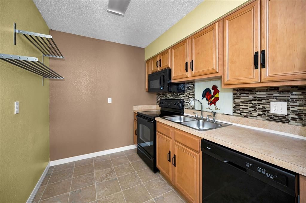 For Sale: $150,000 (2 beds, 2 baths, 1020 Square Feet)