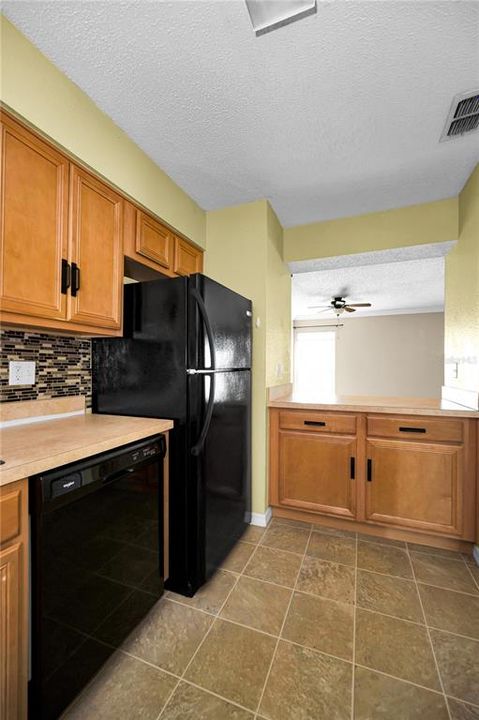 For Sale: $150,000 (2 beds, 2 baths, 1020 Square Feet)