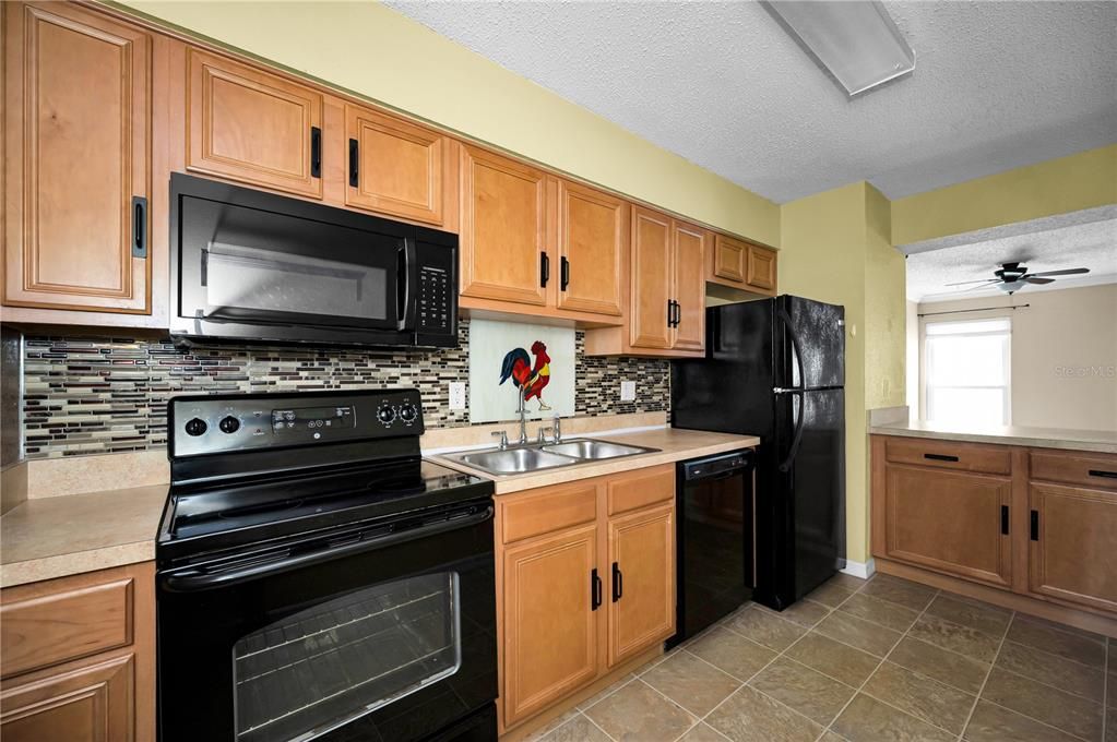 For Sale: $150,000 (2 beds, 2 baths, 1020 Square Feet)