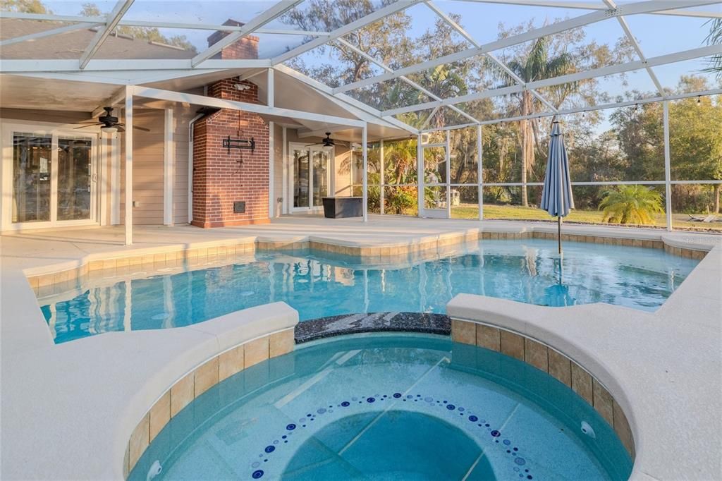 Activo con contrato: $599,000 (4 camas, 2 baños, 2163 Pies cuadrados)