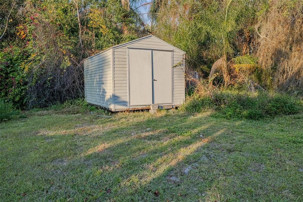 Activo con contrato: $599,000 (4 camas, 2 baños, 2163 Pies cuadrados)