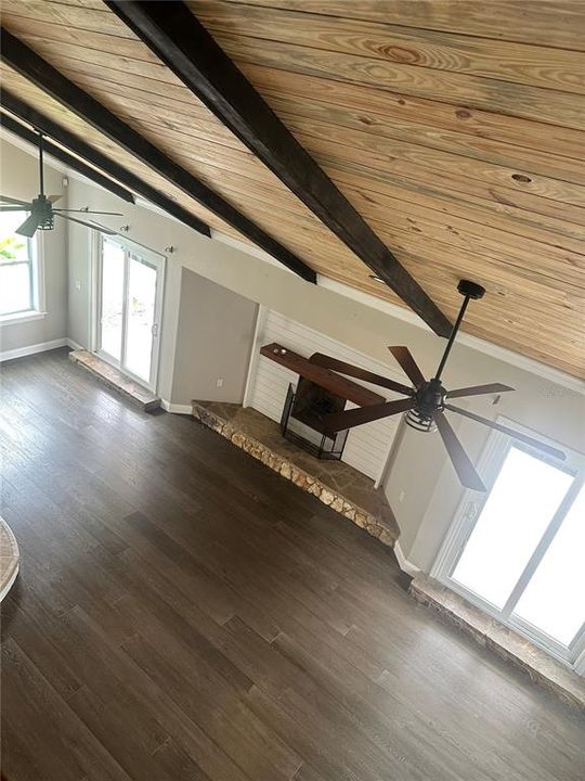 Activo con contrato: $599,000 (4 camas, 2 baños, 2163 Pies cuadrados)