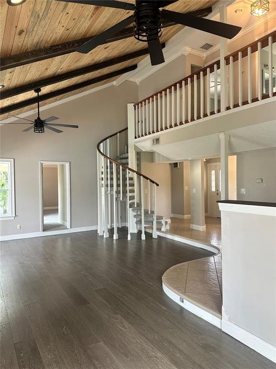 Activo con contrato: $599,000 (4 camas, 2 baños, 2163 Pies cuadrados)