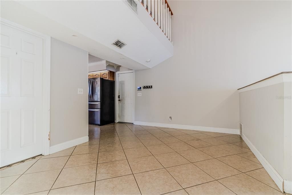 Activo con contrato: $599,000 (4 camas, 2 baños, 2163 Pies cuadrados)