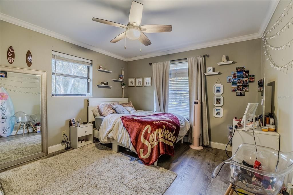 Activo con contrato: $599,000 (4 camas, 2 baños, 2163 Pies cuadrados)
