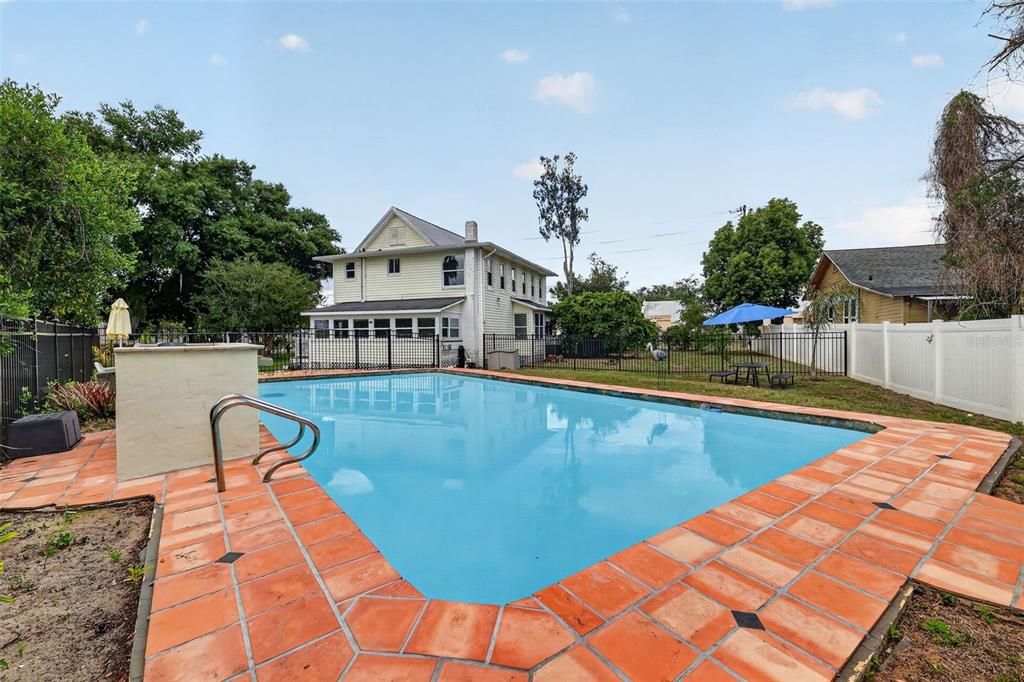For Sale: $519,000 (4 beds, 2 baths, 2292 Square Feet)