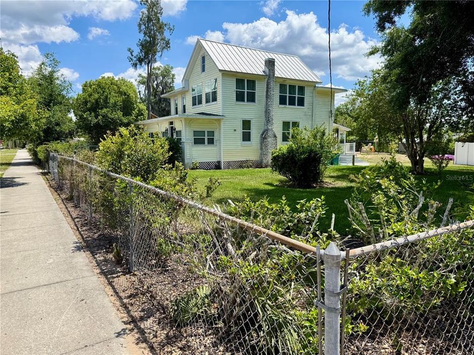For Sale: $519,000 (4 beds, 2 baths, 2292 Square Feet)