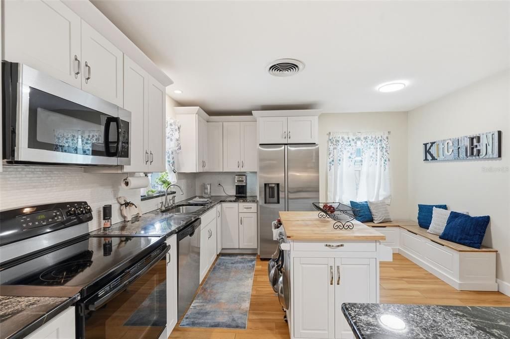 For Sale: $425,000 (2 beds, 2 baths, 1310 Square Feet)