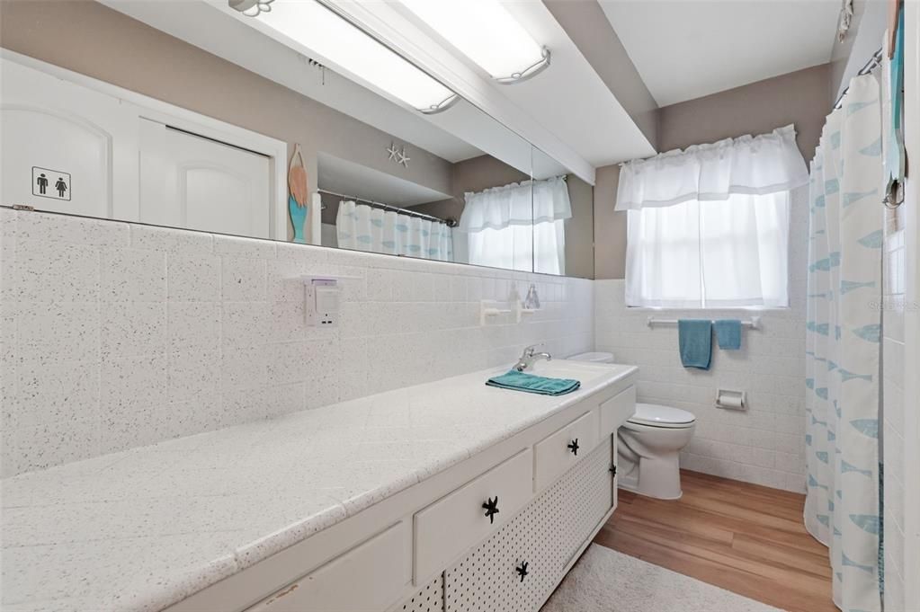 For Sale: $425,000 (2 beds, 2 baths, 1310 Square Feet)